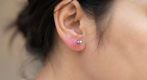 Why Do My Earrings Make My Ears Itch? The Ultimate 2026 Guide