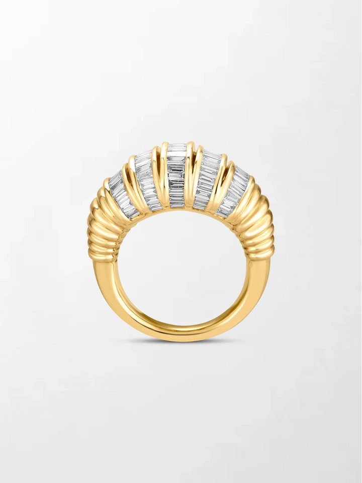 Two-Tone Gold Diamond Ring with Baguette-Cut Diamond Band – Elegant Statement Jewelry