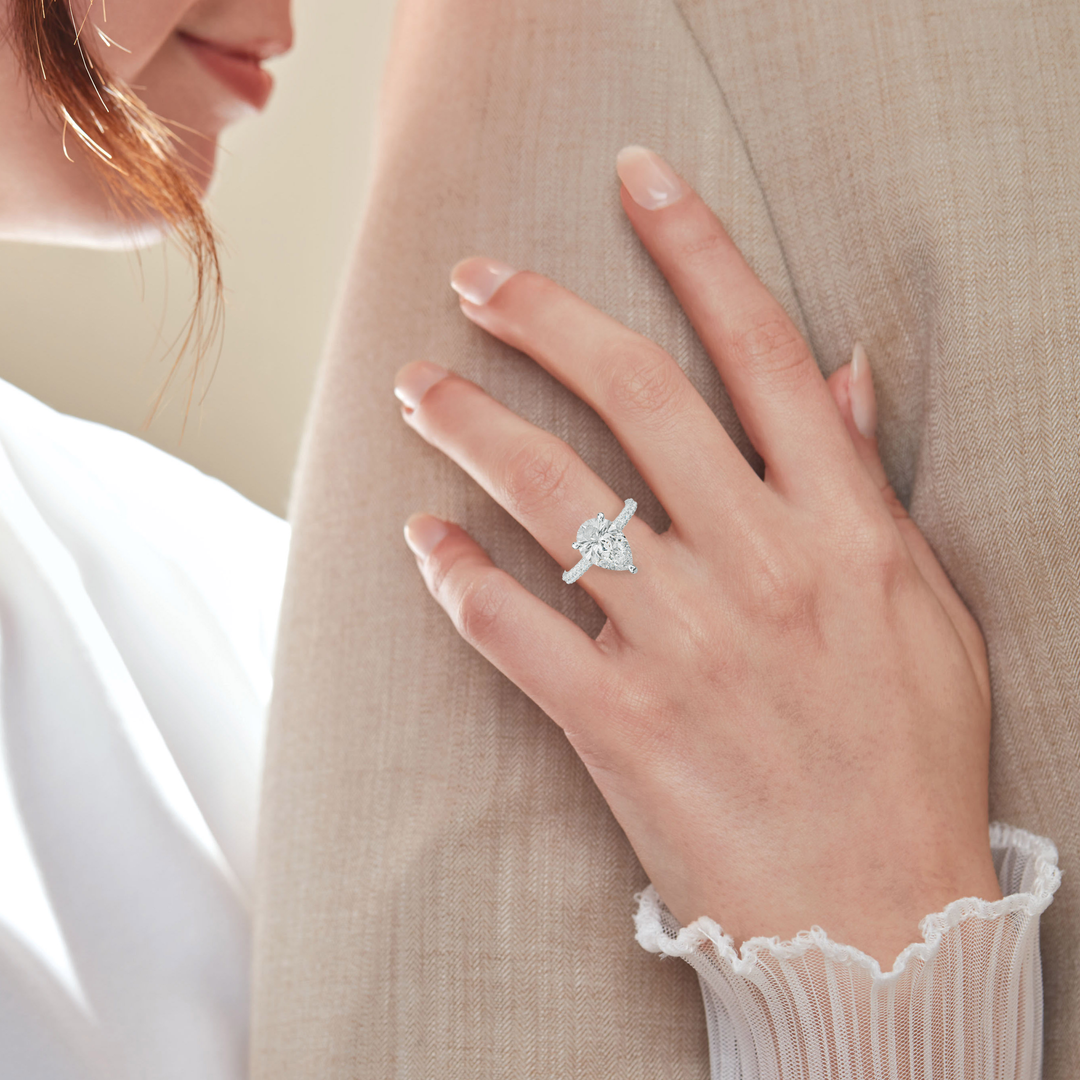 Elegant Lab-Grown Diamond Engagement Ring – Oval Cut Halo Ring