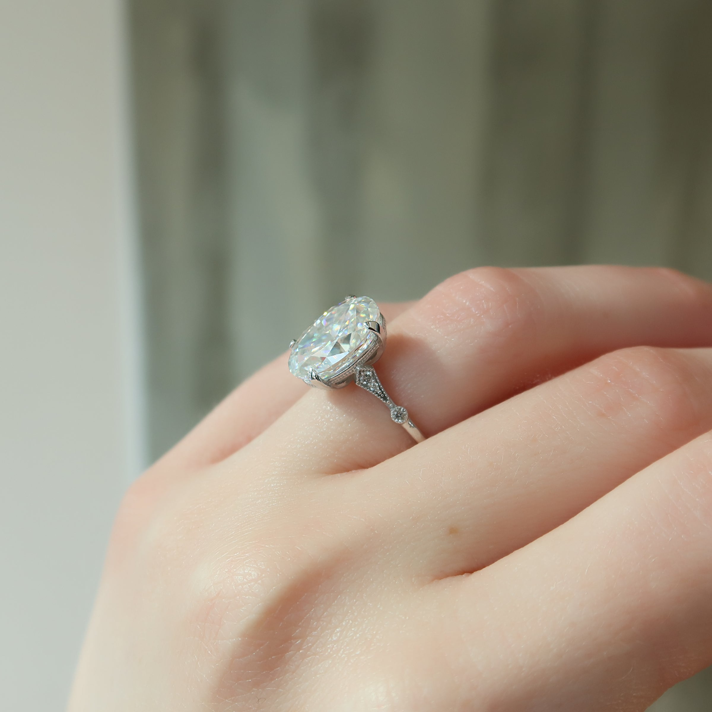 Oval Cut Diamond Engagement Ring with Pavé Side Stones – Elegant White Gold Ring
