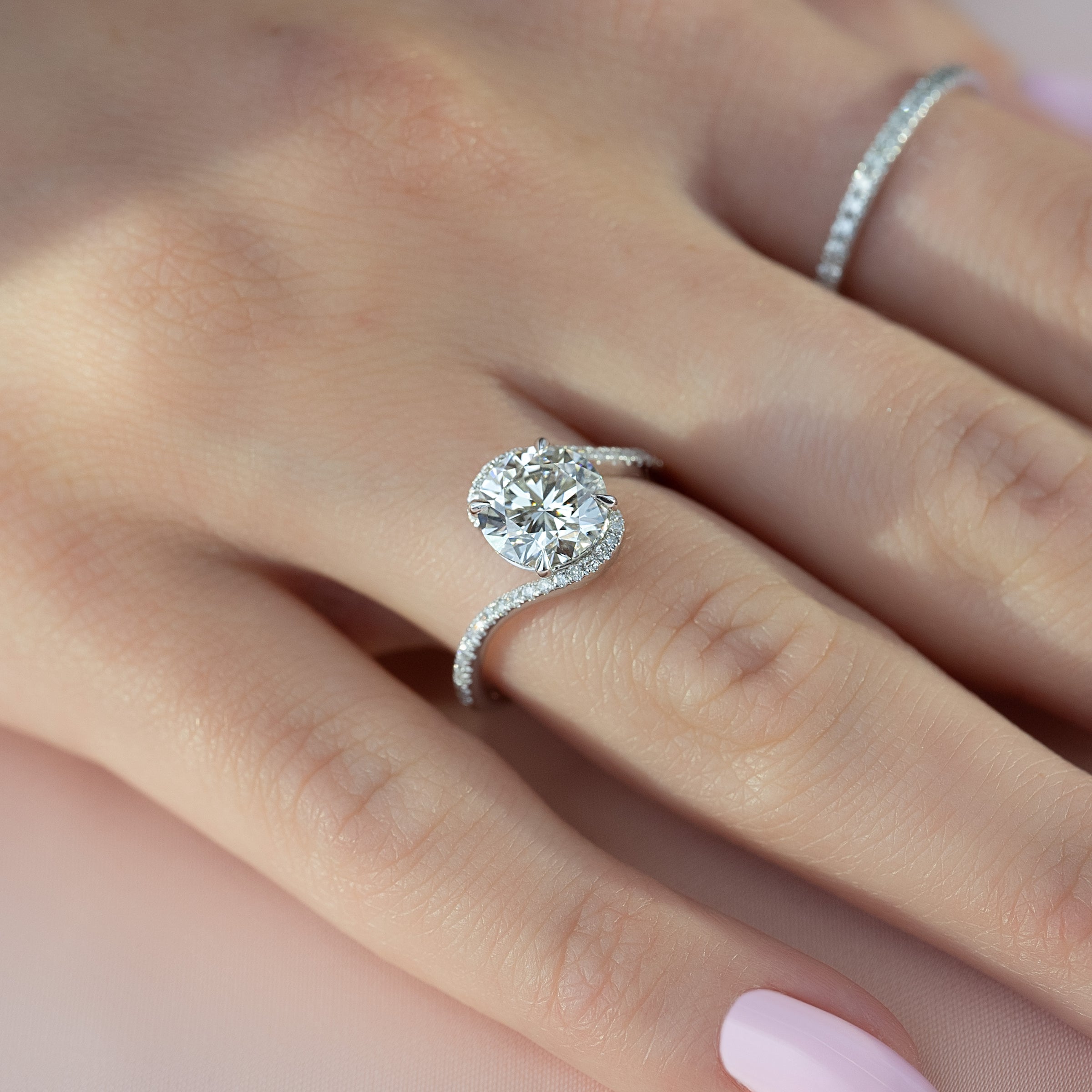 Round Cut Diamond Engagement Ring with Pavé Twist Band