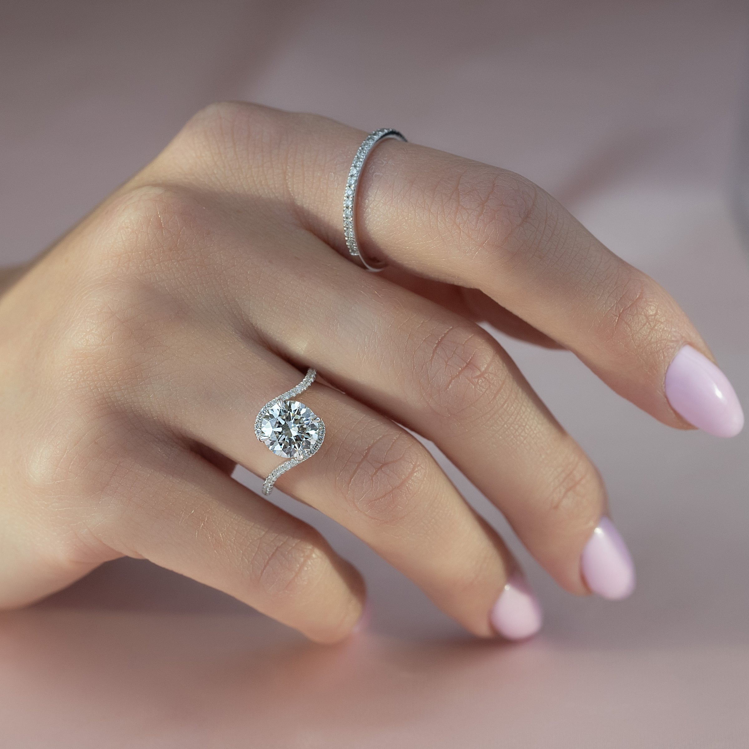 Round Cut Diamond Engagement Ring with Pavé Twist Band