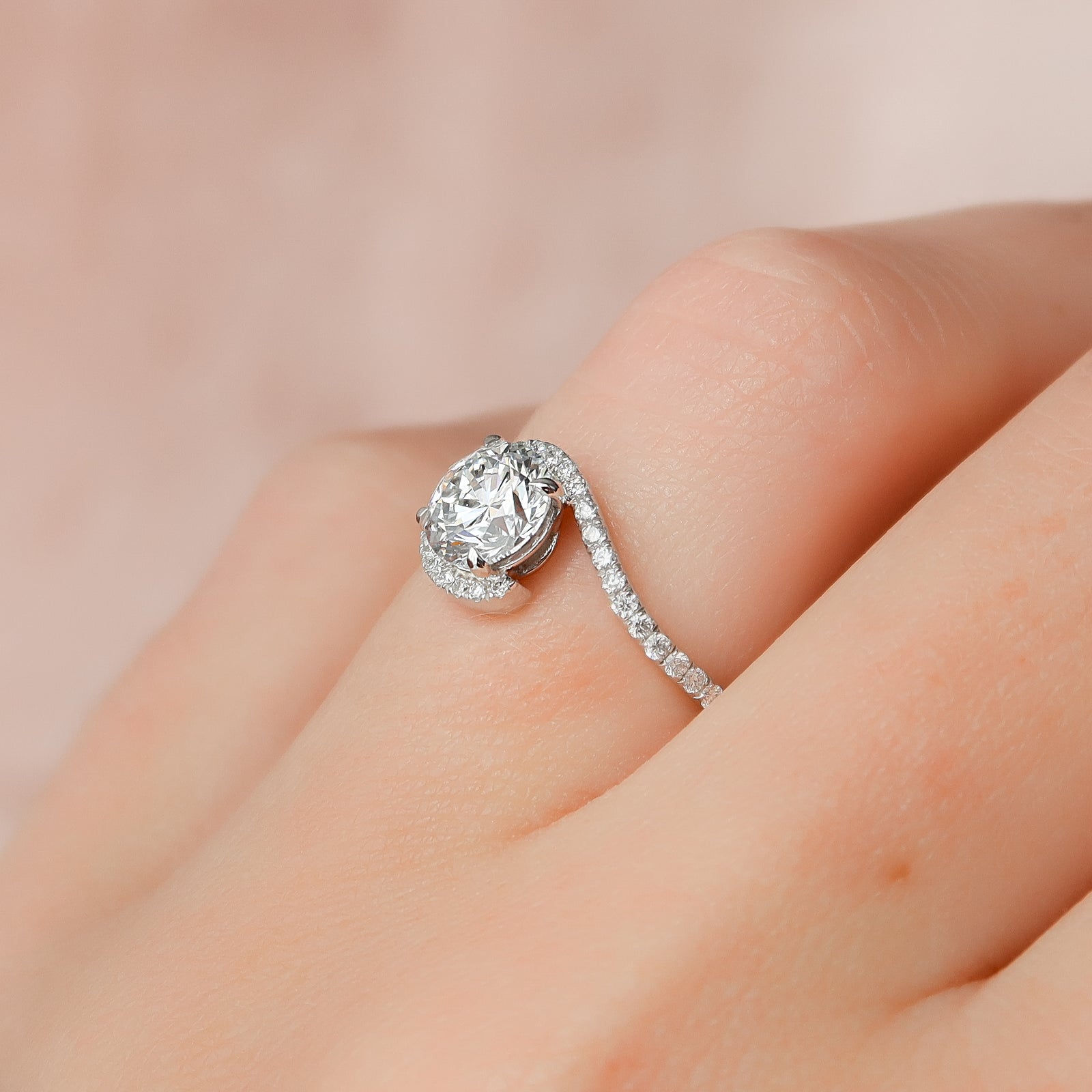 Round Cut Diamond Engagement Ring with Pavé Twist Band
