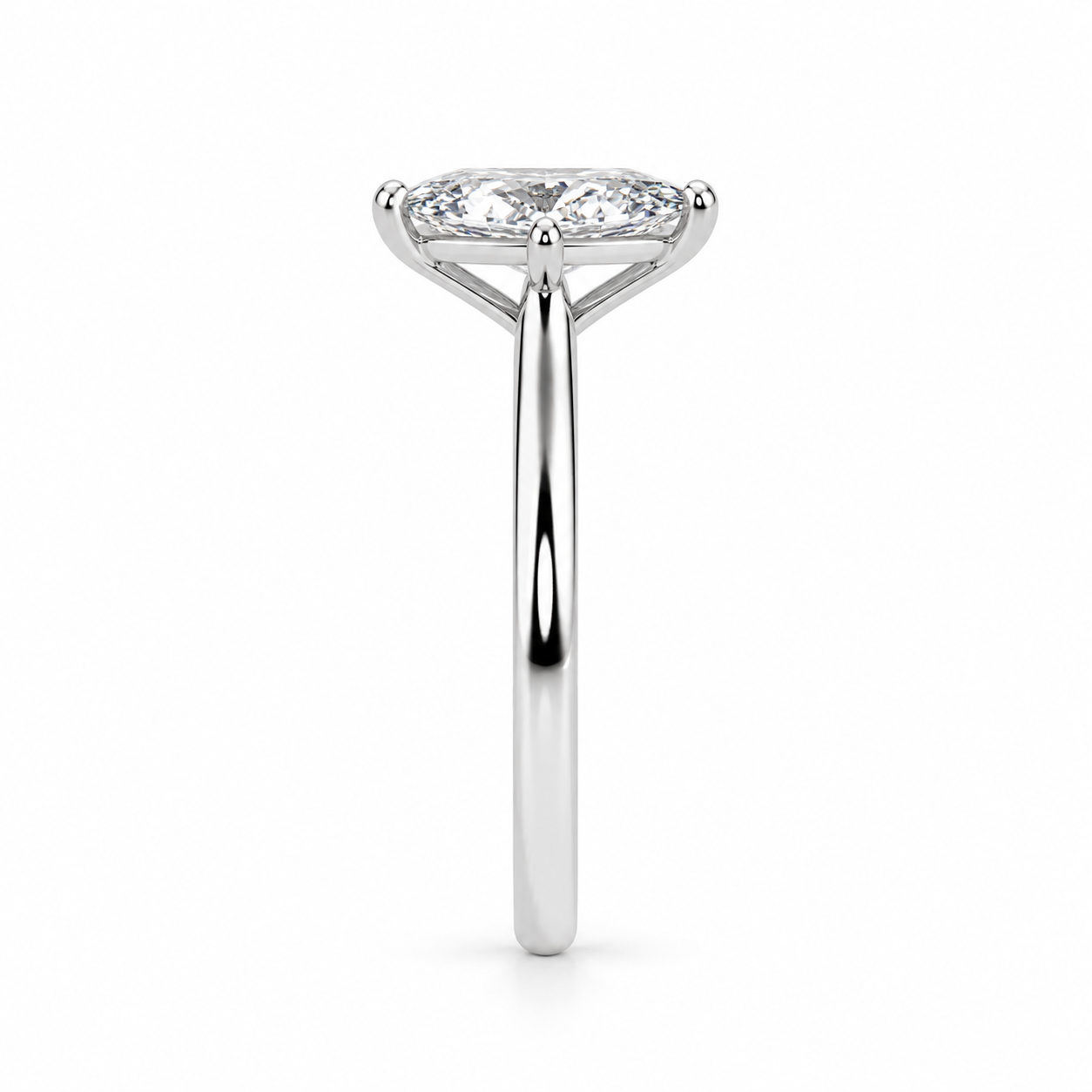 Dutch Marquise solitaire ring – white-edge view