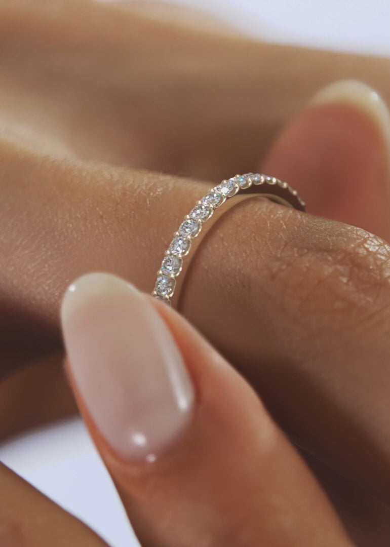 Elegant 14K Gold Diamond Eternity Ring – Round Cut Diamond Band for Women